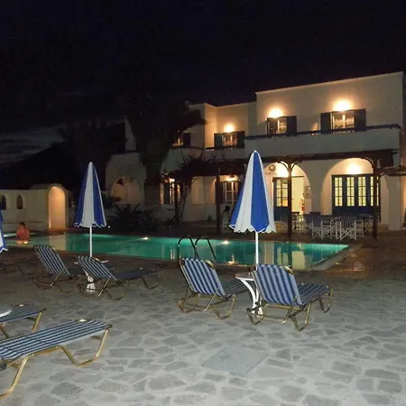 Clio Apartahotel Perissa (Santorini)