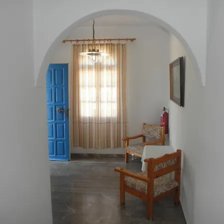 Clio Apartahotel Perissa (Santorini)