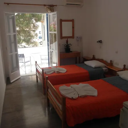 Clio Apartahotel Perissa (Santorini)