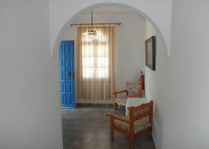 Clio Aparthotel Perissa (Santorini)