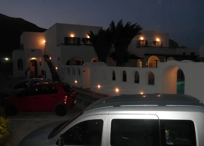 Clio Aparthotel Perissa (Santorini)