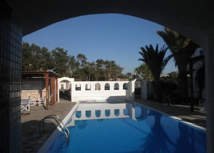 Clio Aparthotel Perissa (Santorini)