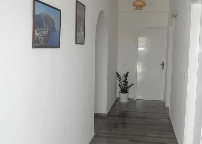 Clio Aparthotel Perissa (Santorini)