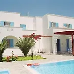 Clio 4* Perissa (Santorini)
