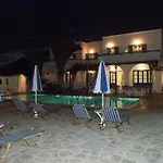 Clio Aparthotel Perissa (Santorini)