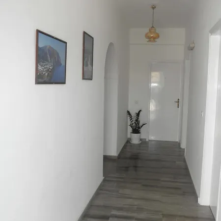 Clio Aparthotel Perissa (Santorini)